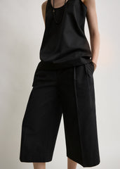Cropped trousers black