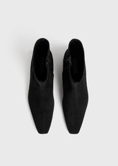 Zipped suede chelsea boots black