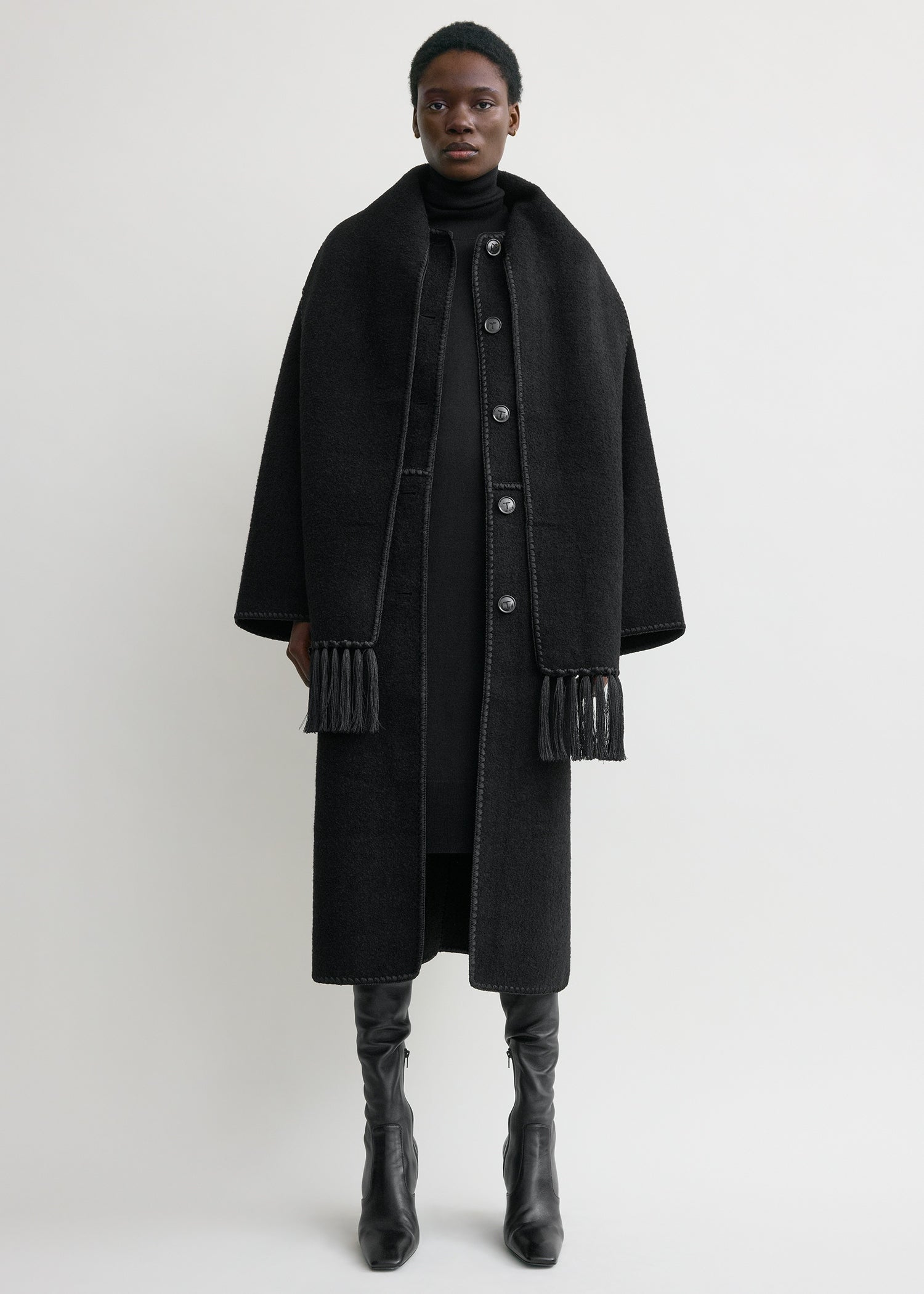 Embroidered scarf coat black