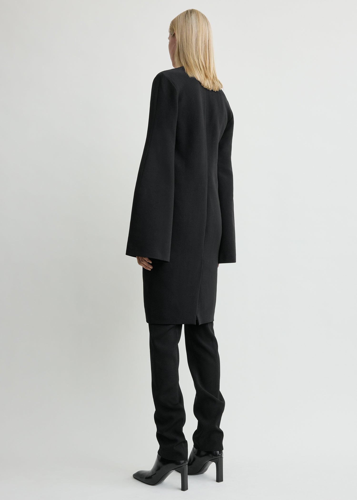 Short bell-sleeve dress black