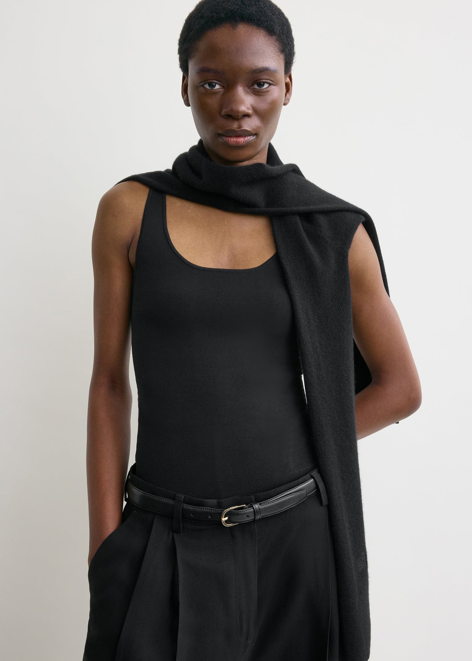 Sleeve scarf black