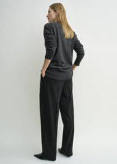 Cashmere v-neck knit charcoal