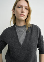 Cashmere v-neck knit charcoal