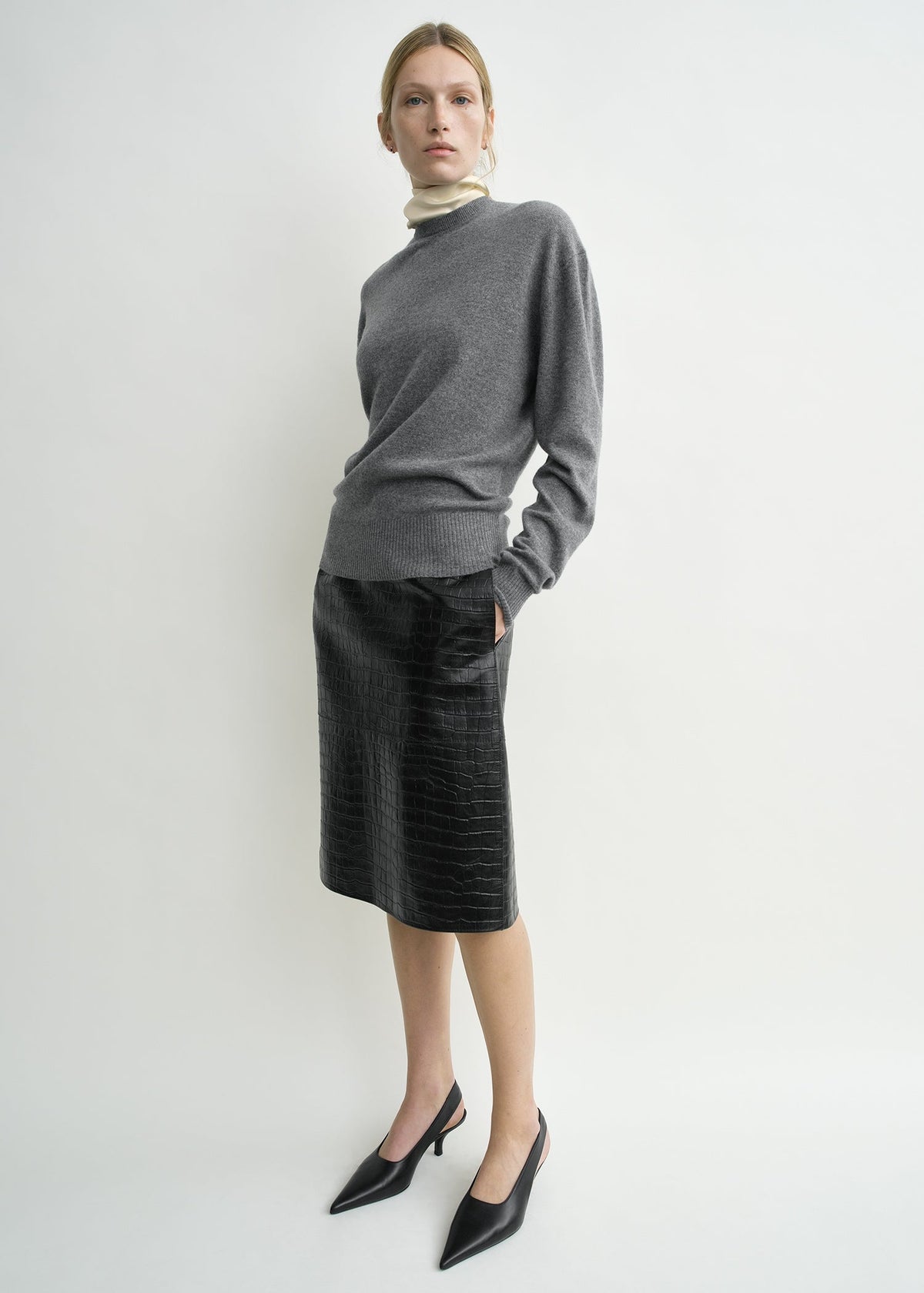 Classic cashmere crew knit mid grey