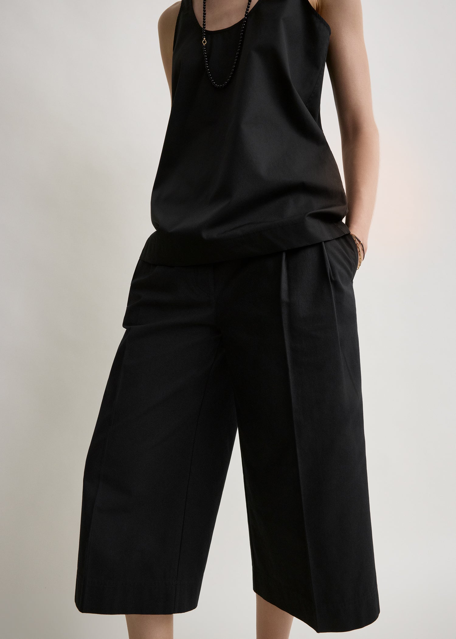Cropped trousers black petite