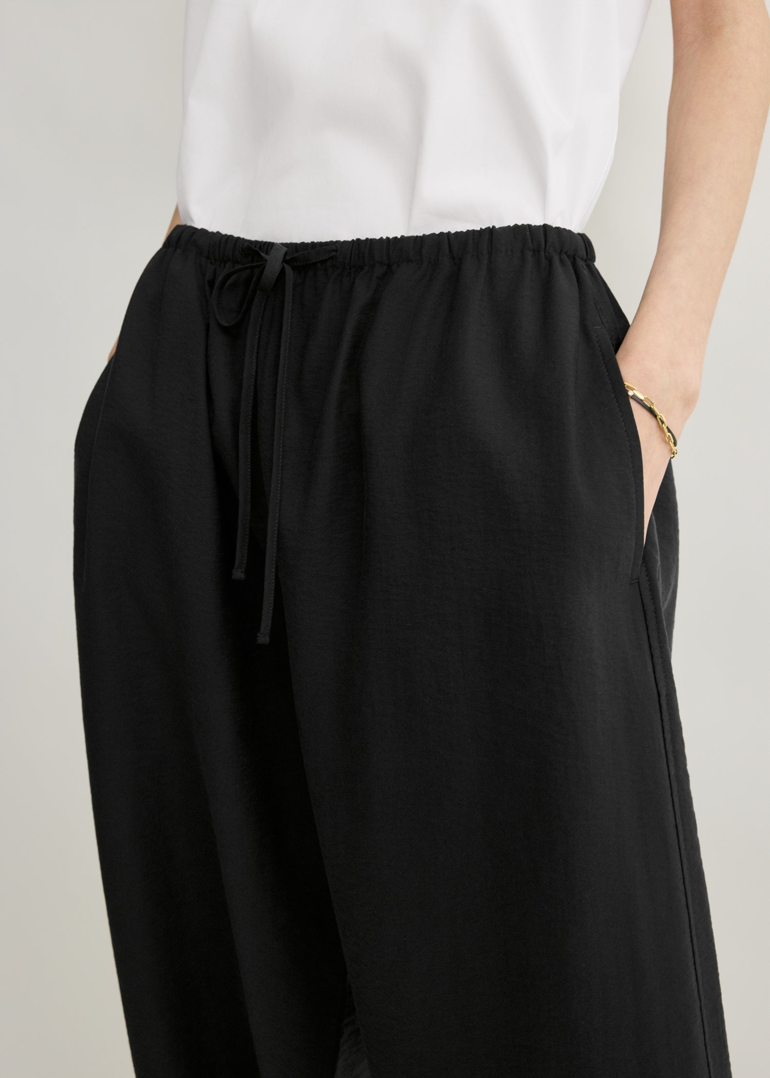 Parachute trousers black