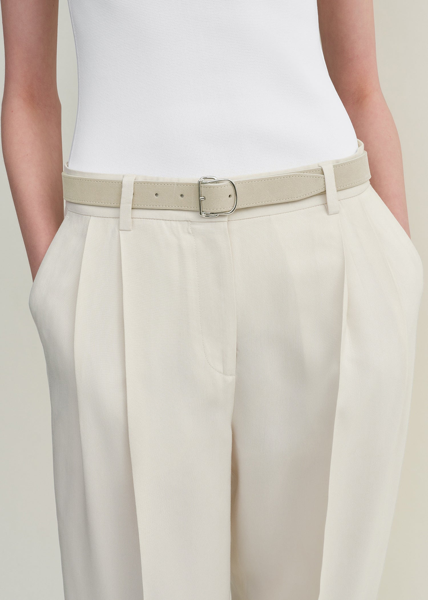 Swirl suede belt pearl