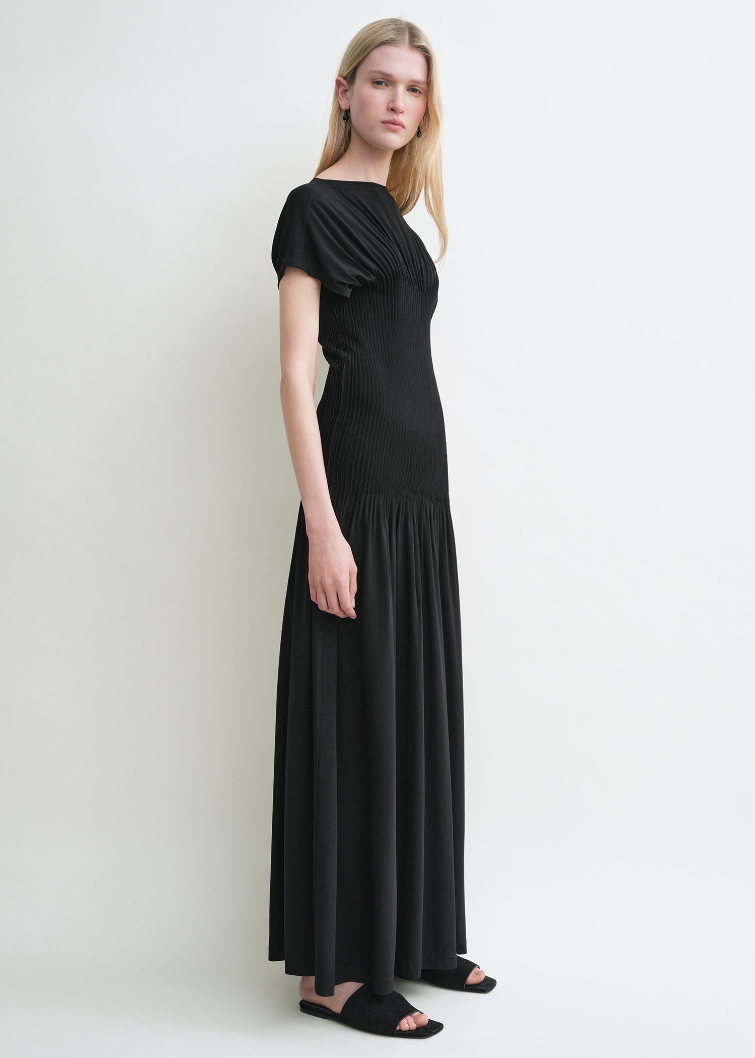 Knife-pleated jersey dress black