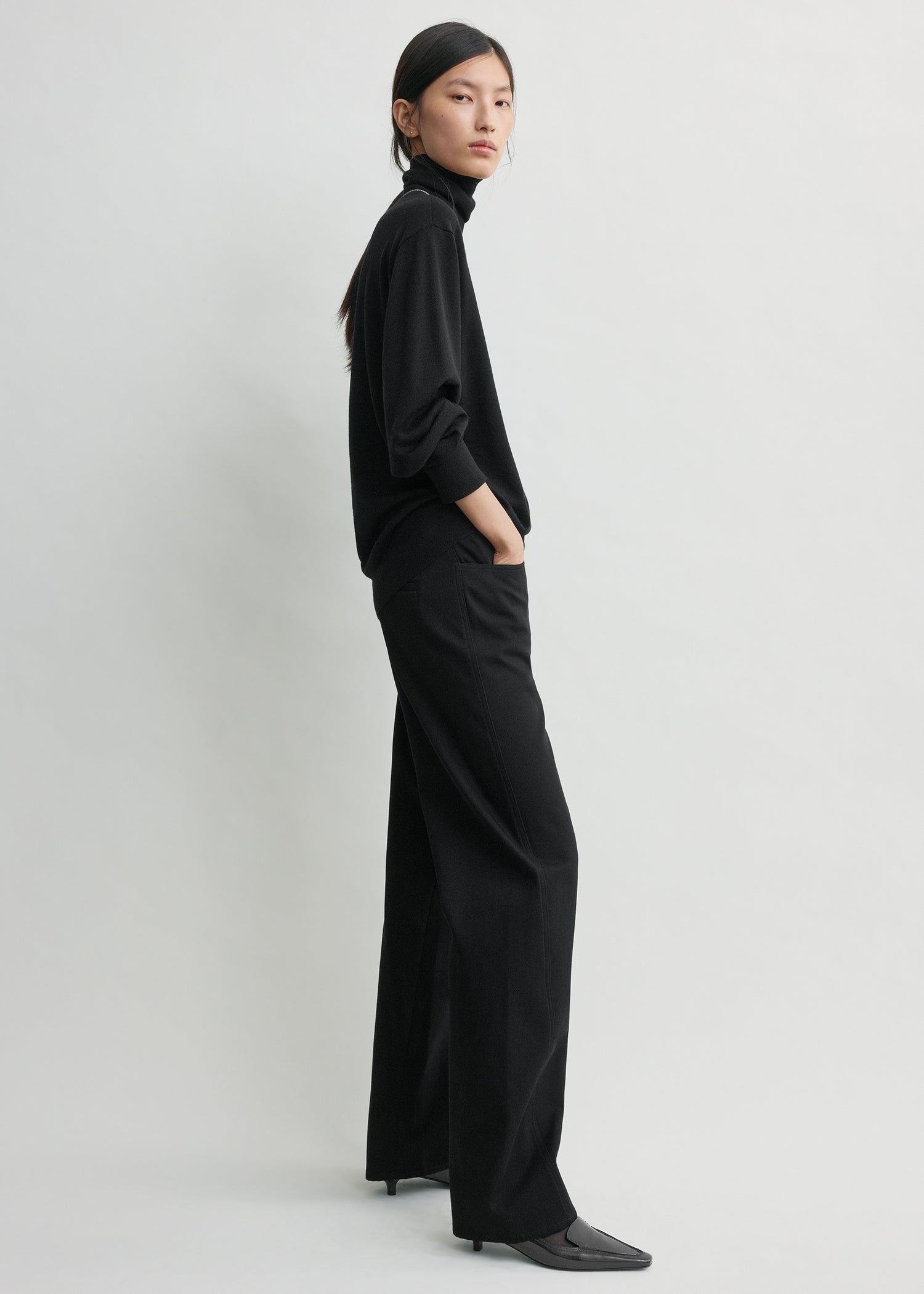Relaxed twisted trousers black petite
