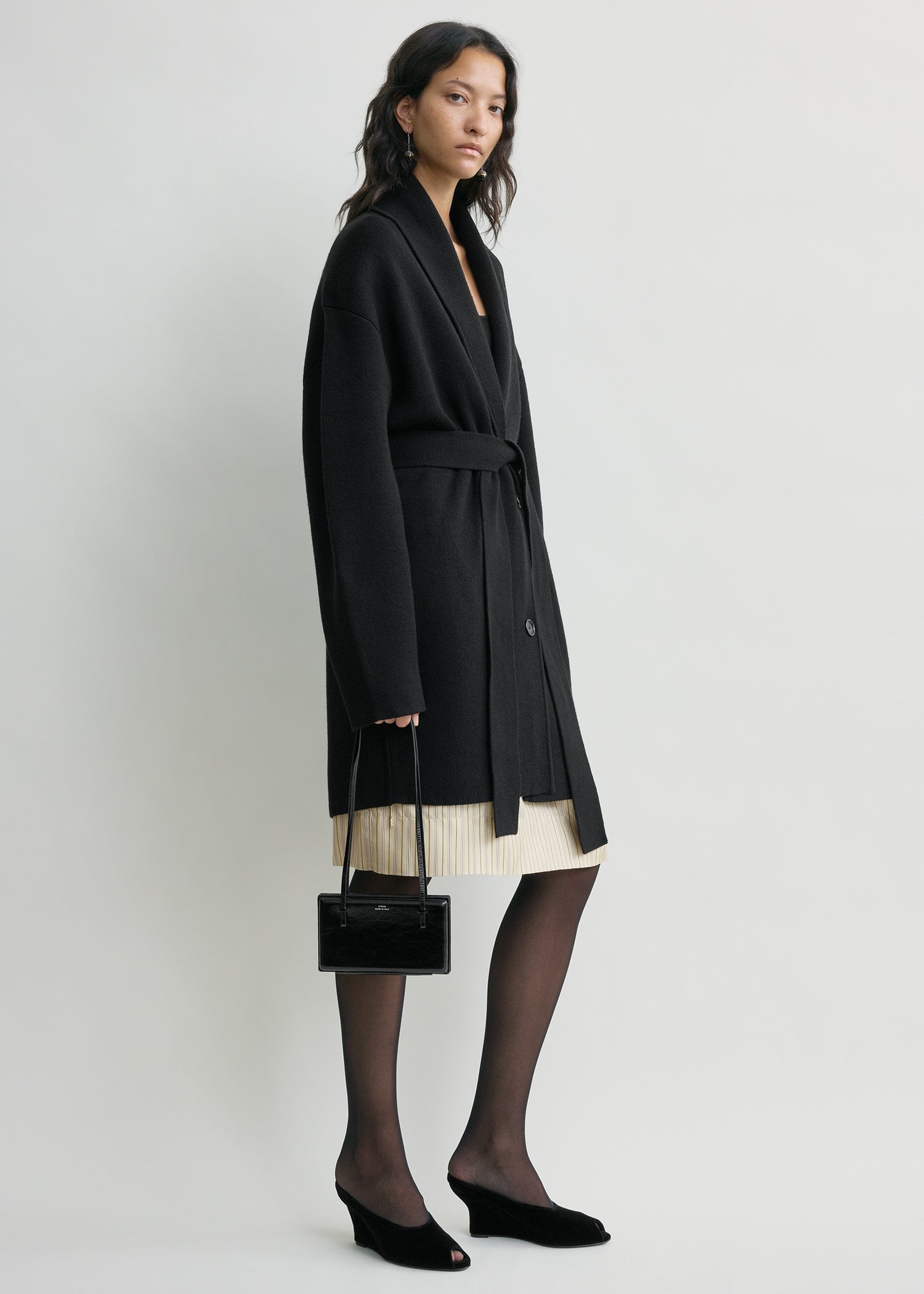 Shawl-lapel robe black