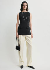 Sleeveless pocket top black