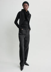 Triangle wool scarf black
