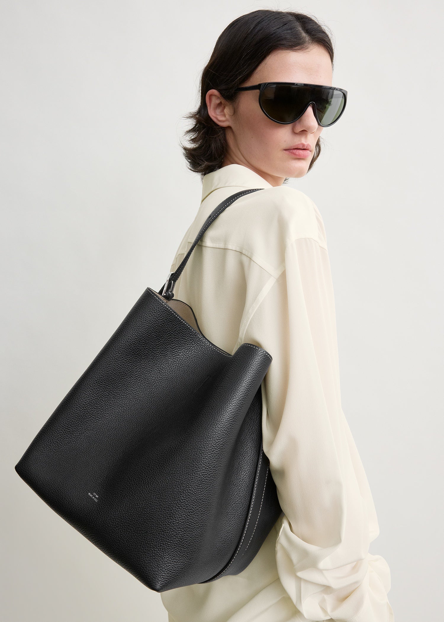 Medium belted grained-leather tote black