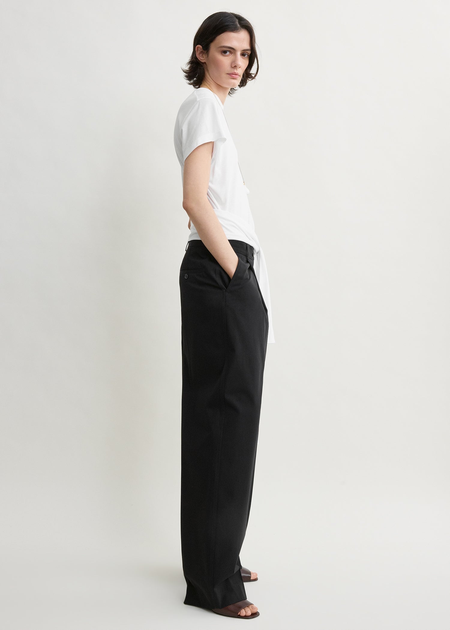 Single pleat cotton trousers black