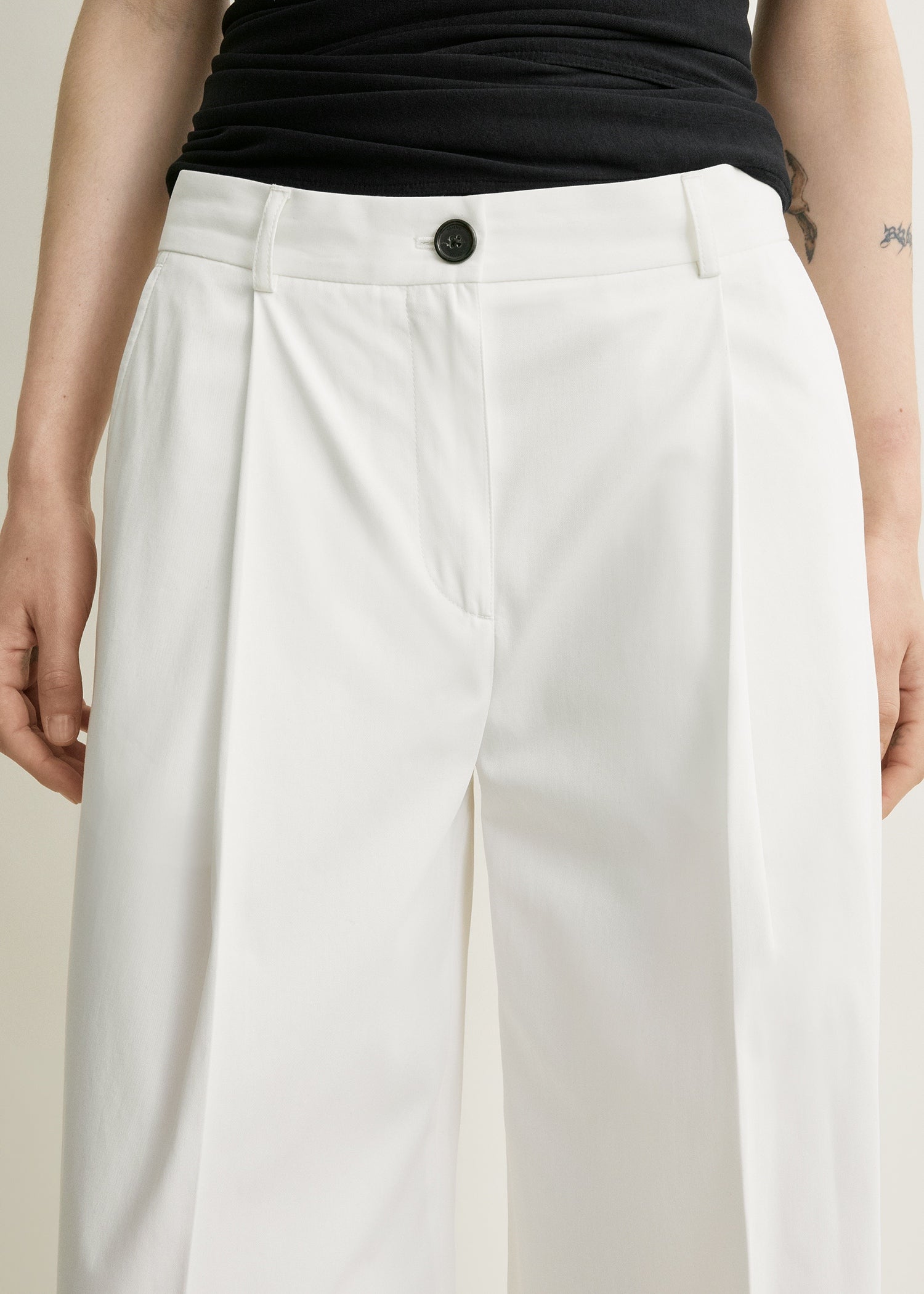 Single pleat cotton trousers white