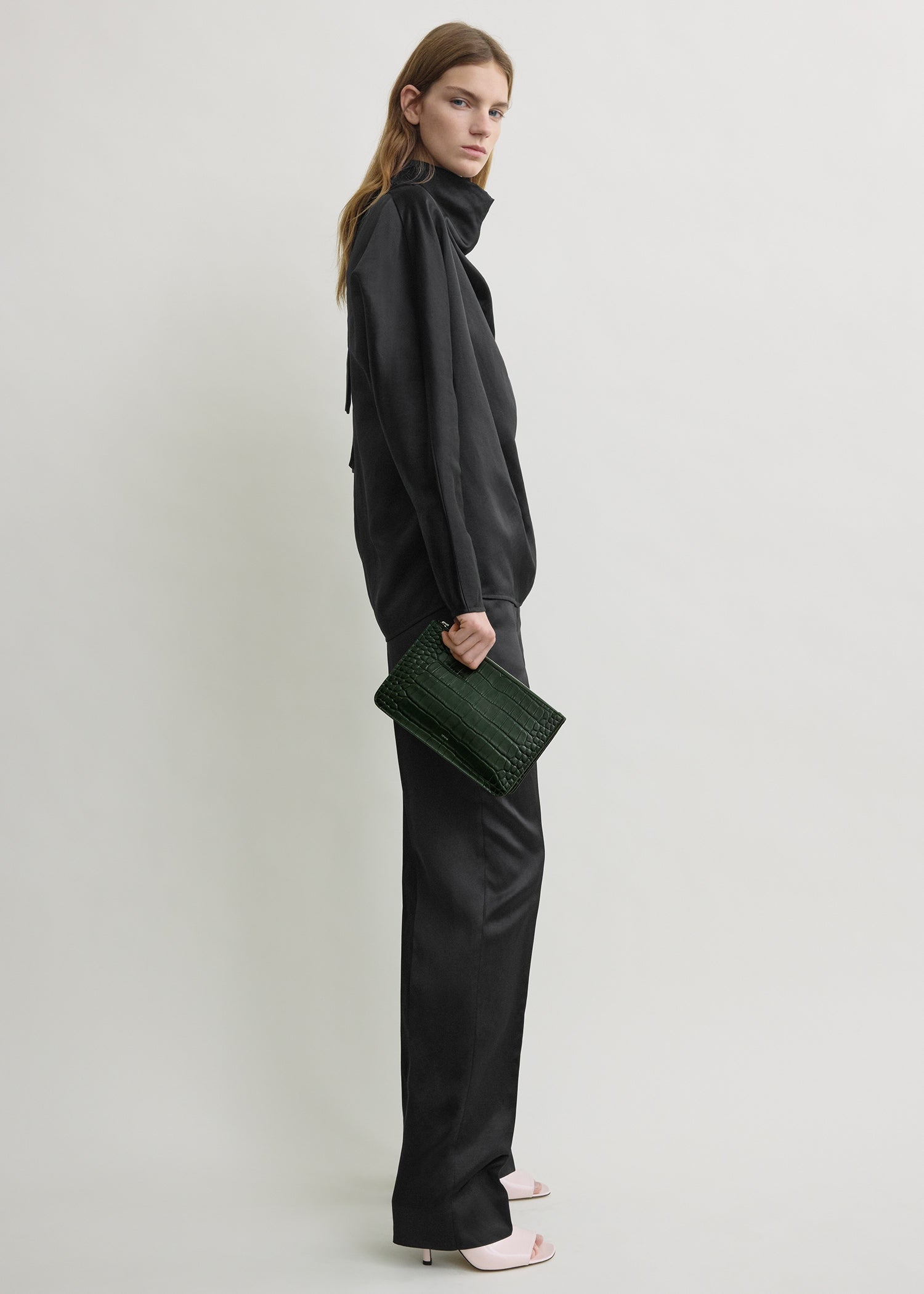 Threefold croco-embossed clutch dark green