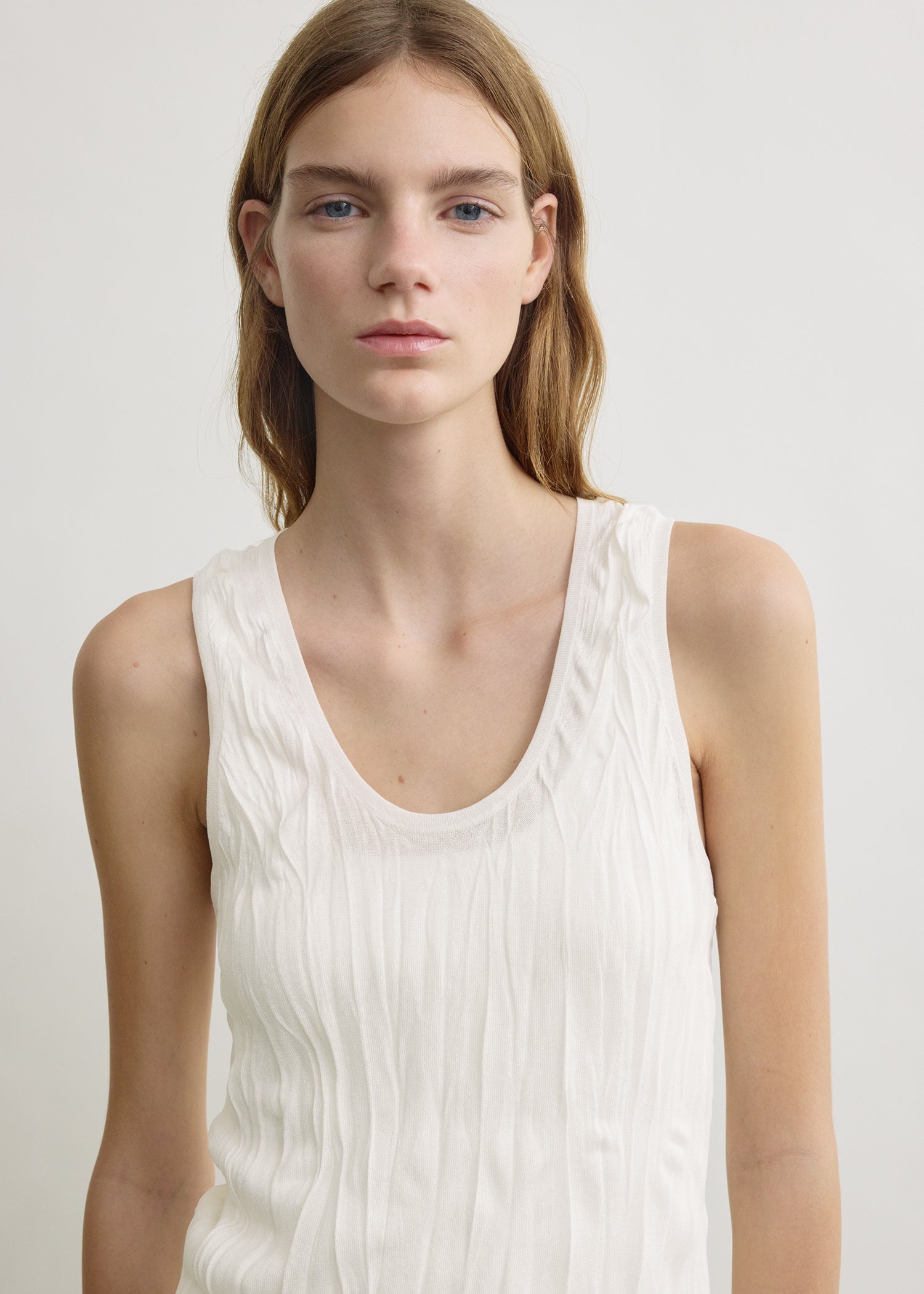 Crinkled knit tank white