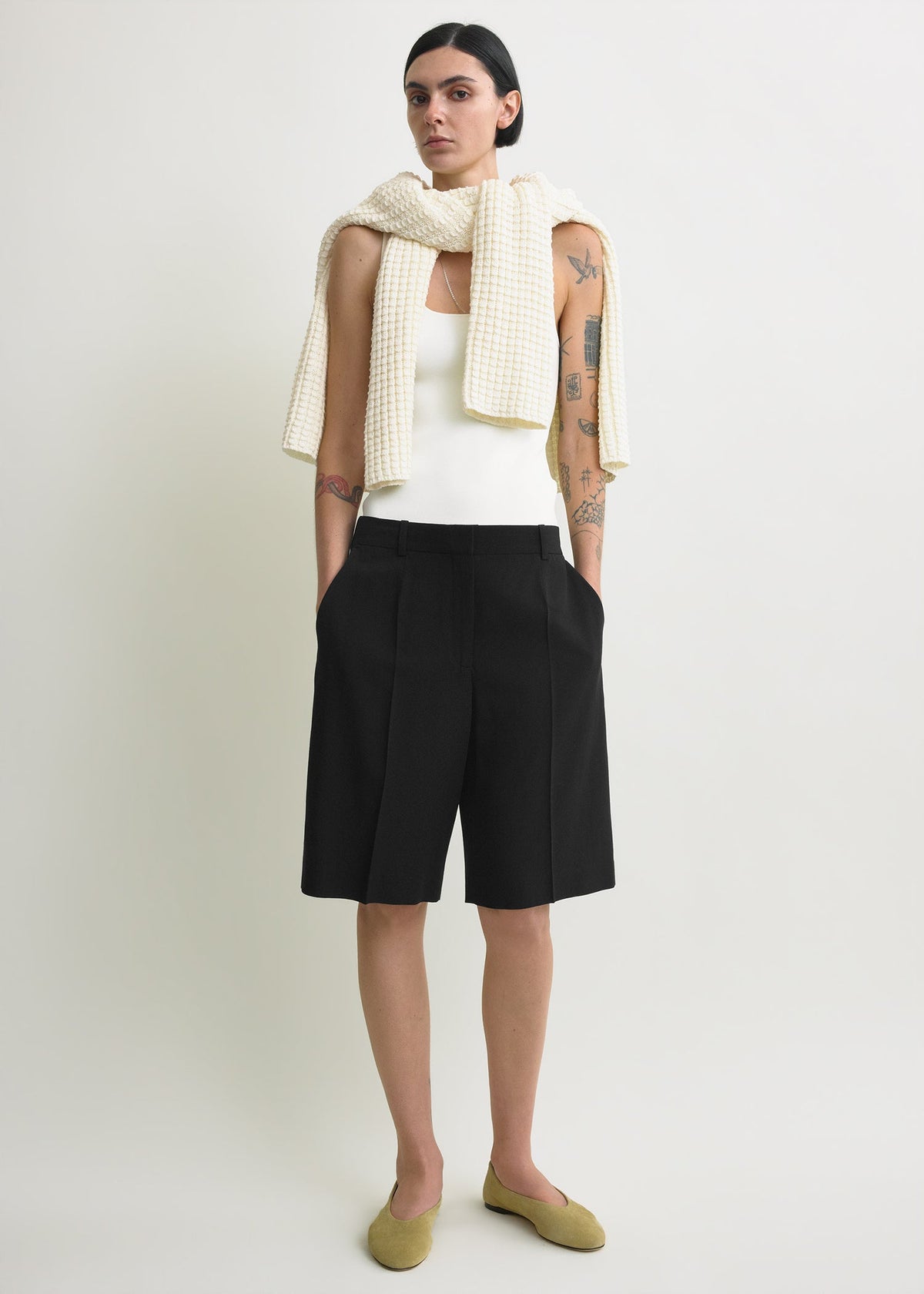 Wide fluid shorts black