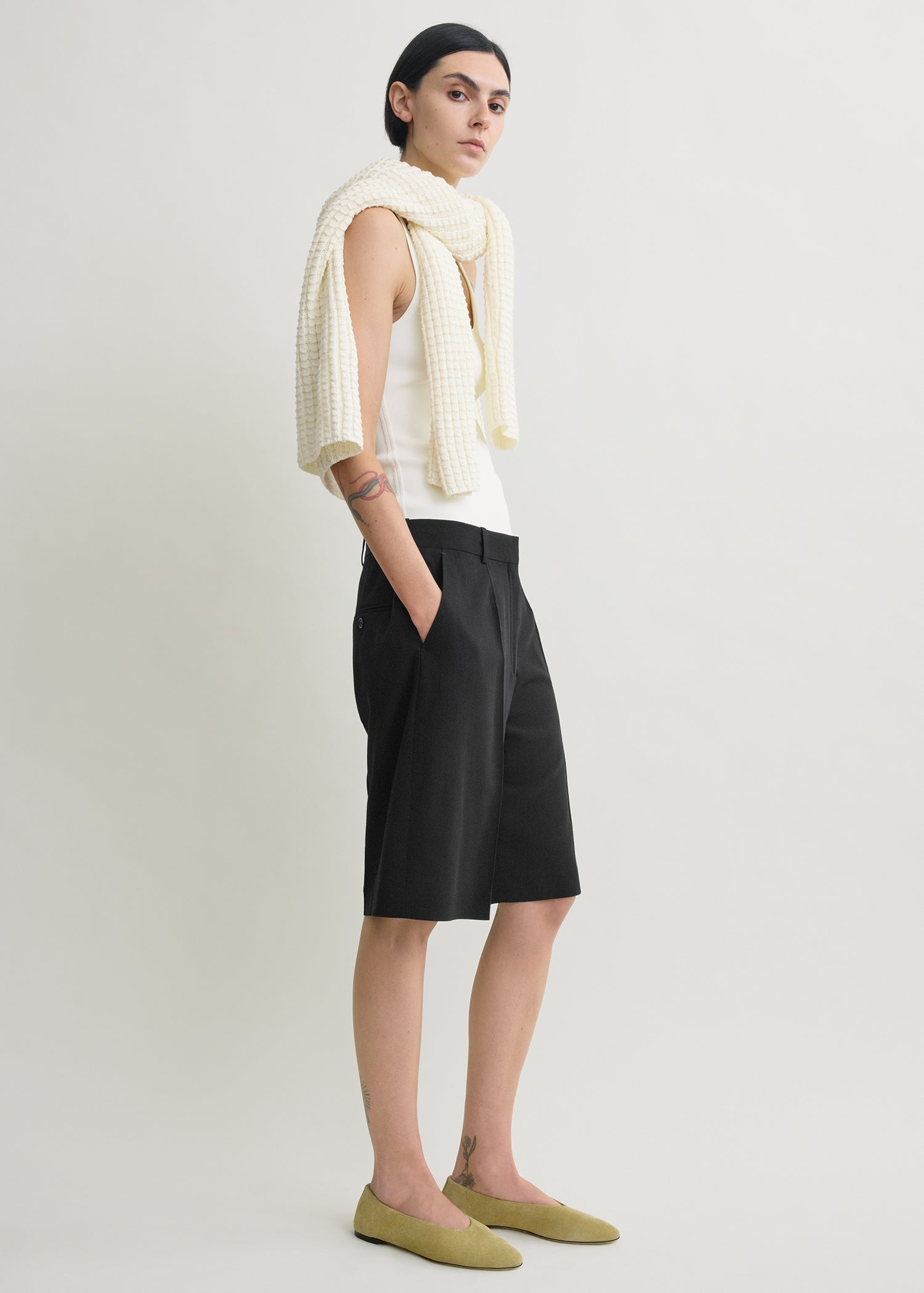 Wide fluid shorts black