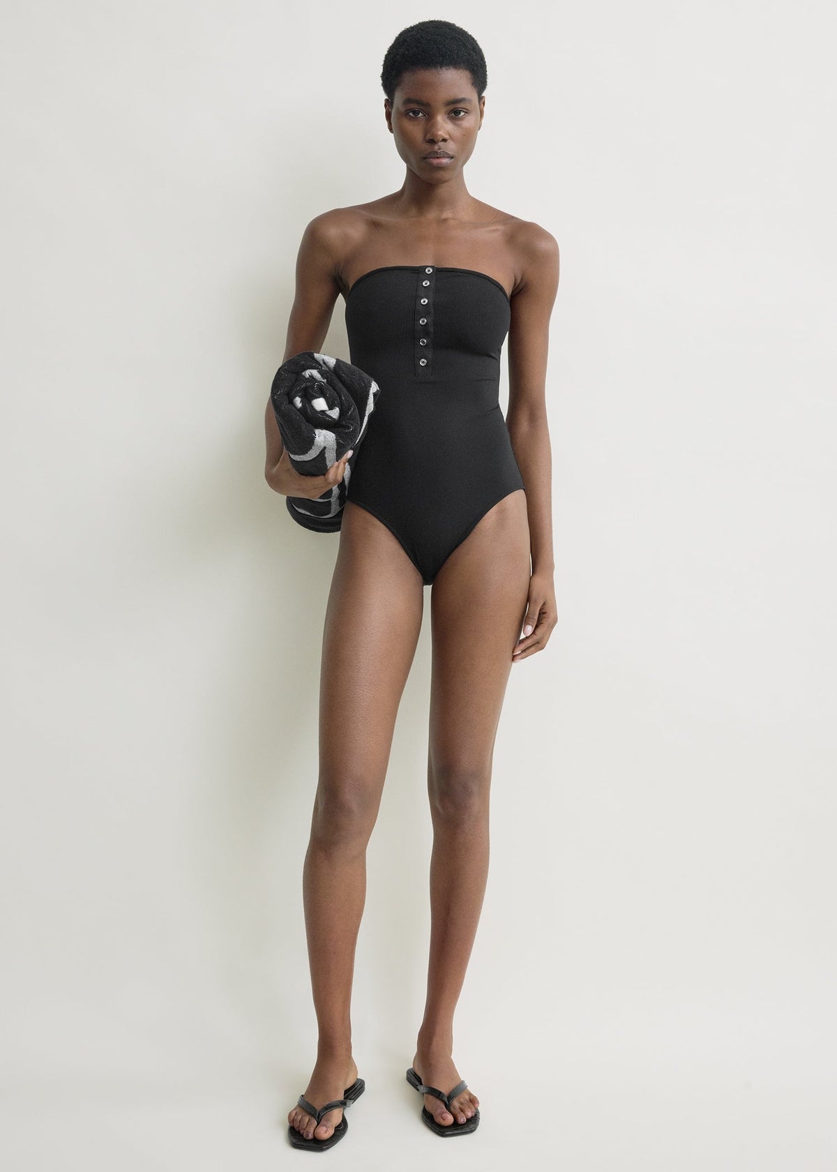 Ribbed strapless swimsuit black