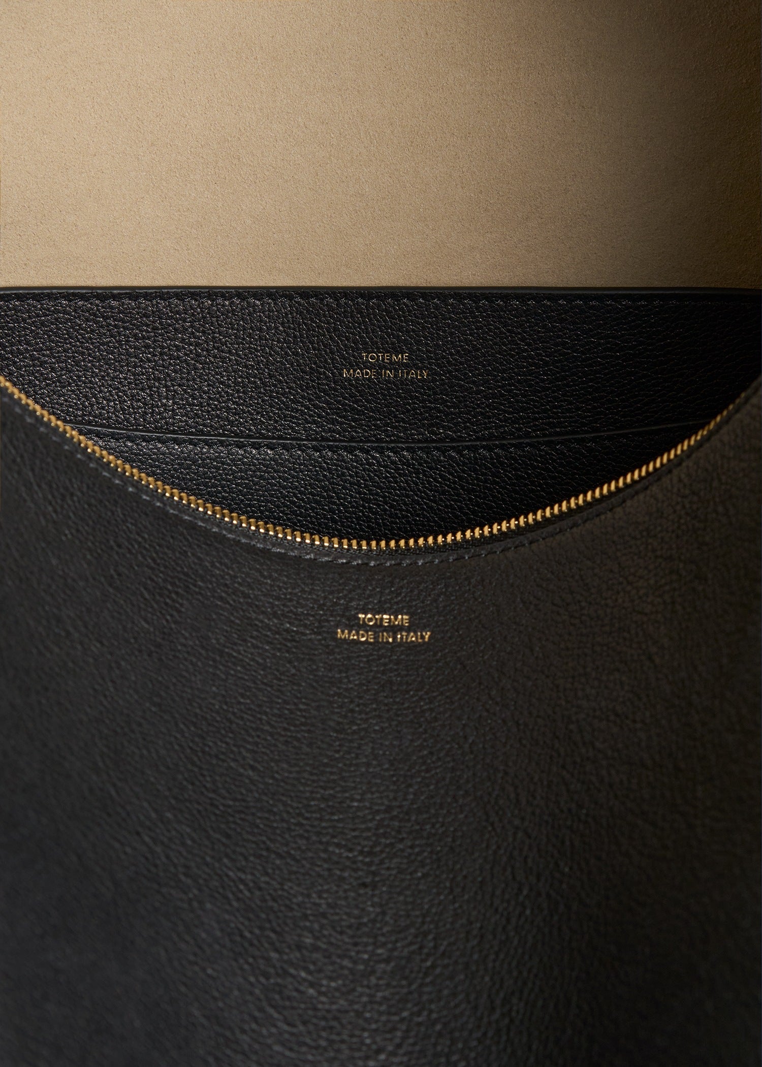 Bevel grained-leather bag black