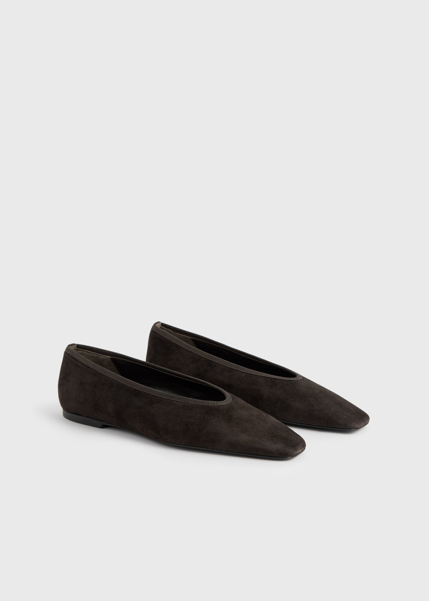 Minimalist suede ballerinas pepper