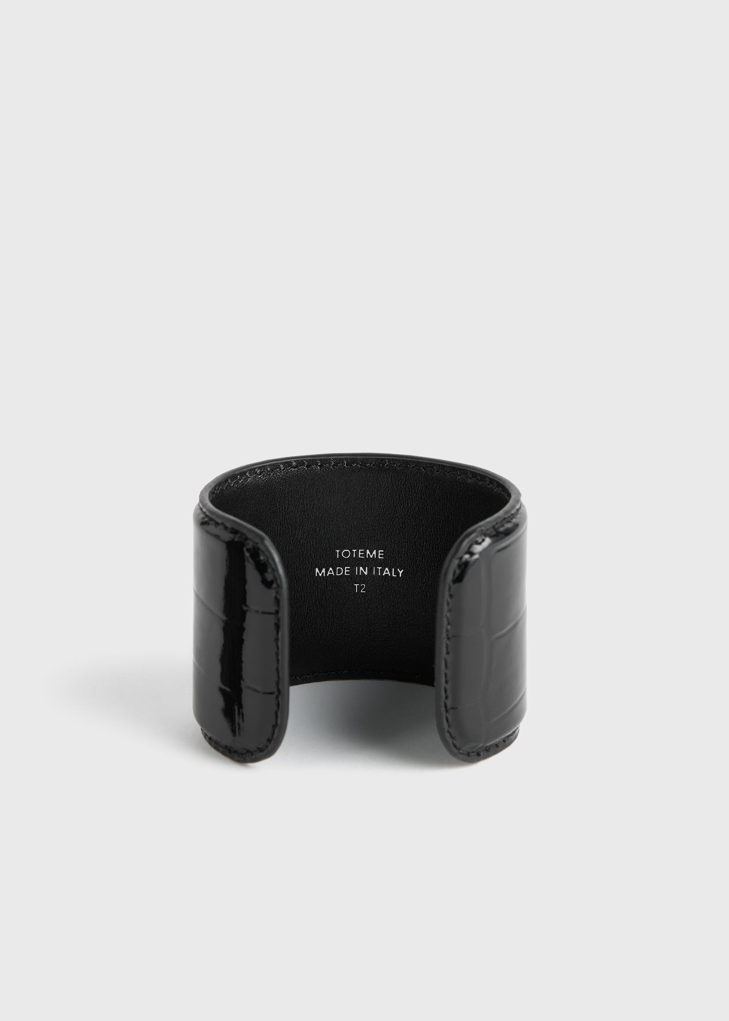 Croco-embossed cuff black