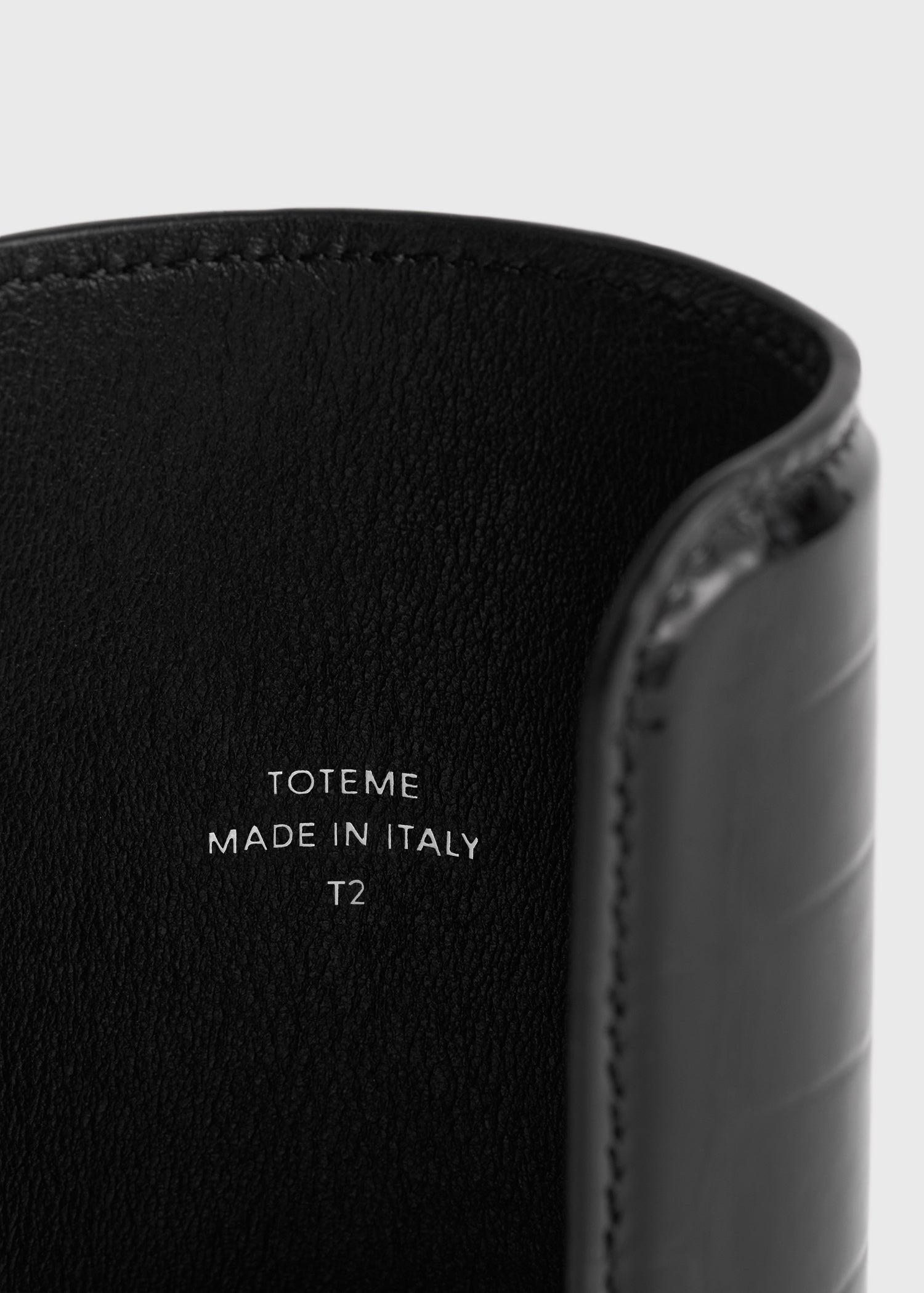 Long croco-embossed cuff black