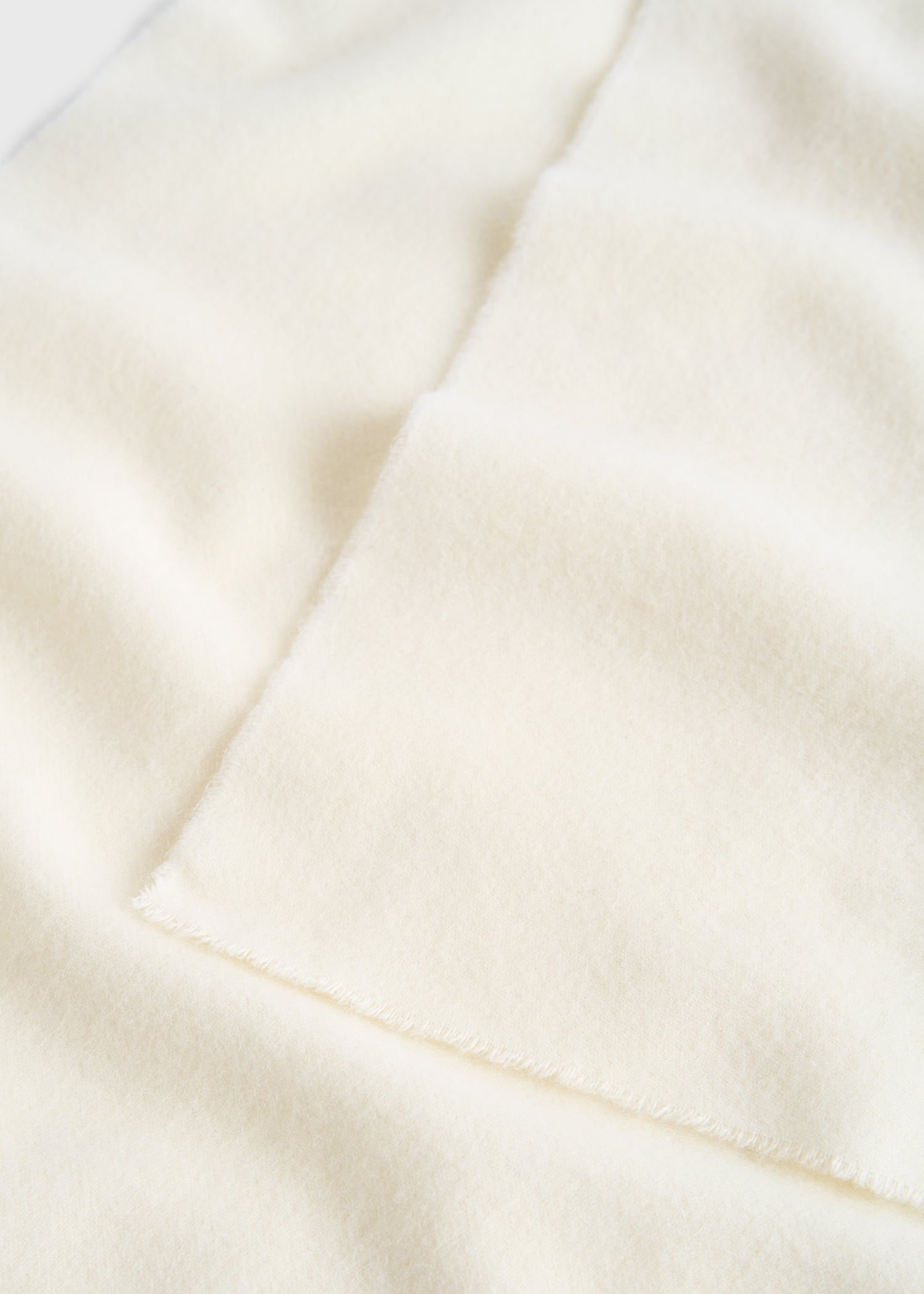 Classic winter scarf off-white