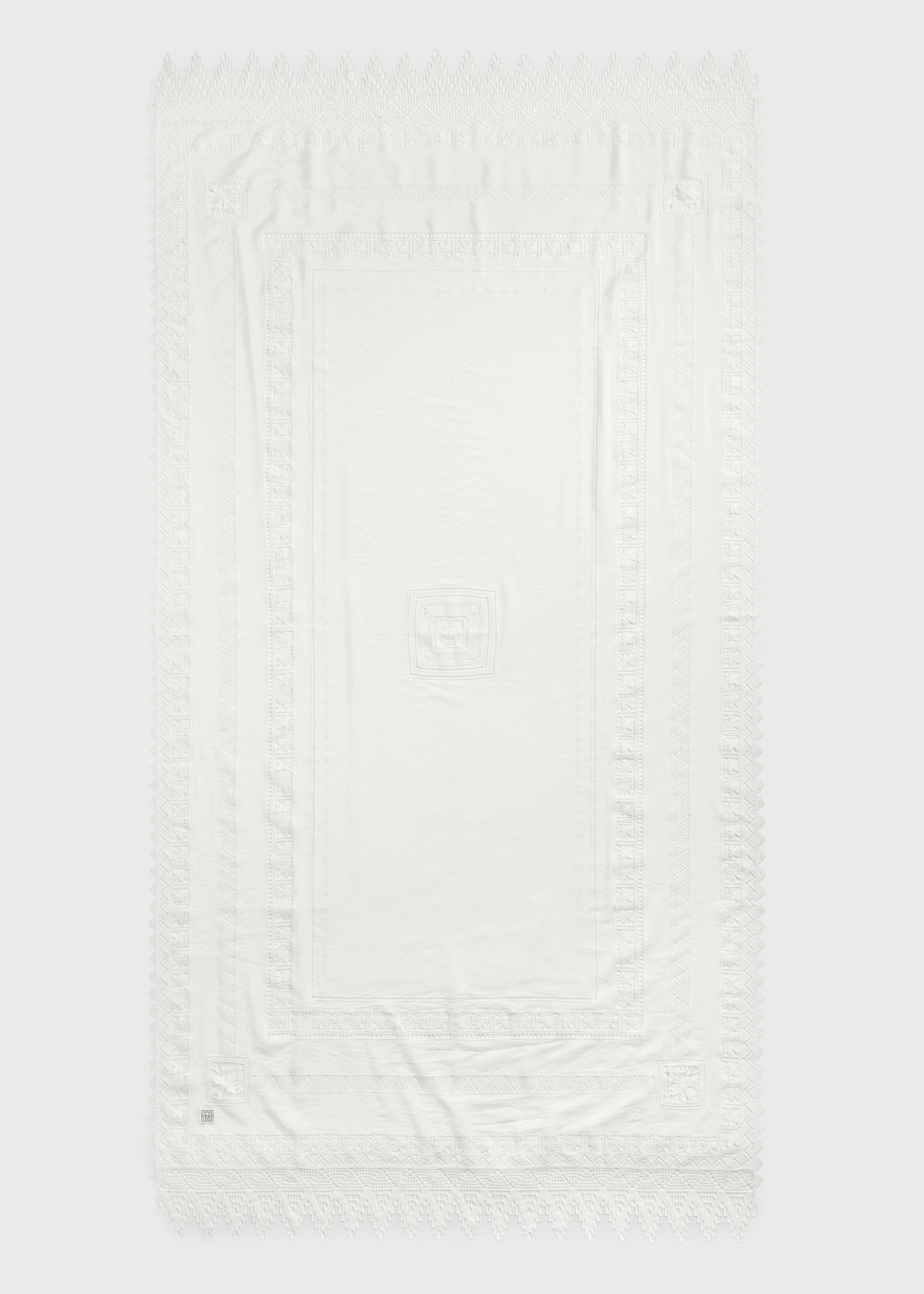 Lace sarong white
